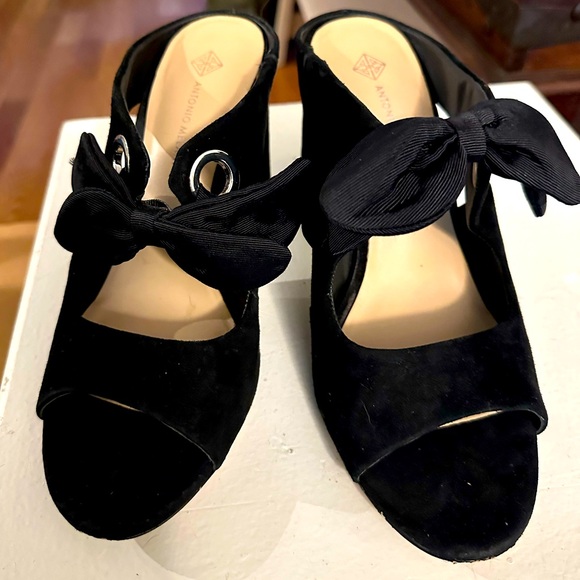 Antonio Melani suede bow heels - Picture 1 of 4